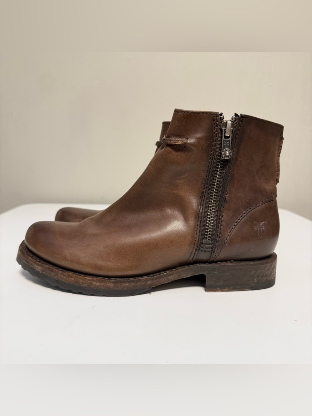 Frye Leather Veronica Seam Short Boots Ankle Zip Booties Women's US 6.5 B